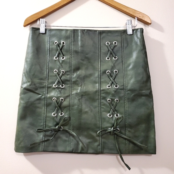 Shinestar - PU Faux Leather Lace Up Detail Skirt - Size L  (NWT) - Picture 2 of 8